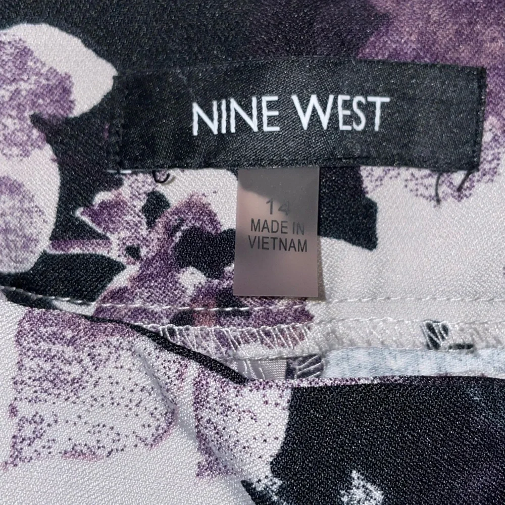 Nine West purple‎ dark floral straight leg pants - Picture 5 of 8